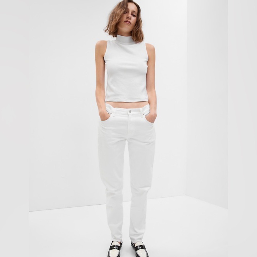 Gap Girlfriend Mid Rise White Jeans